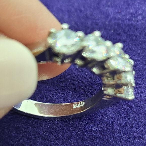 BRAND NEW - Synthetic Cultured Diamond Ring - Picture 4 of 4
